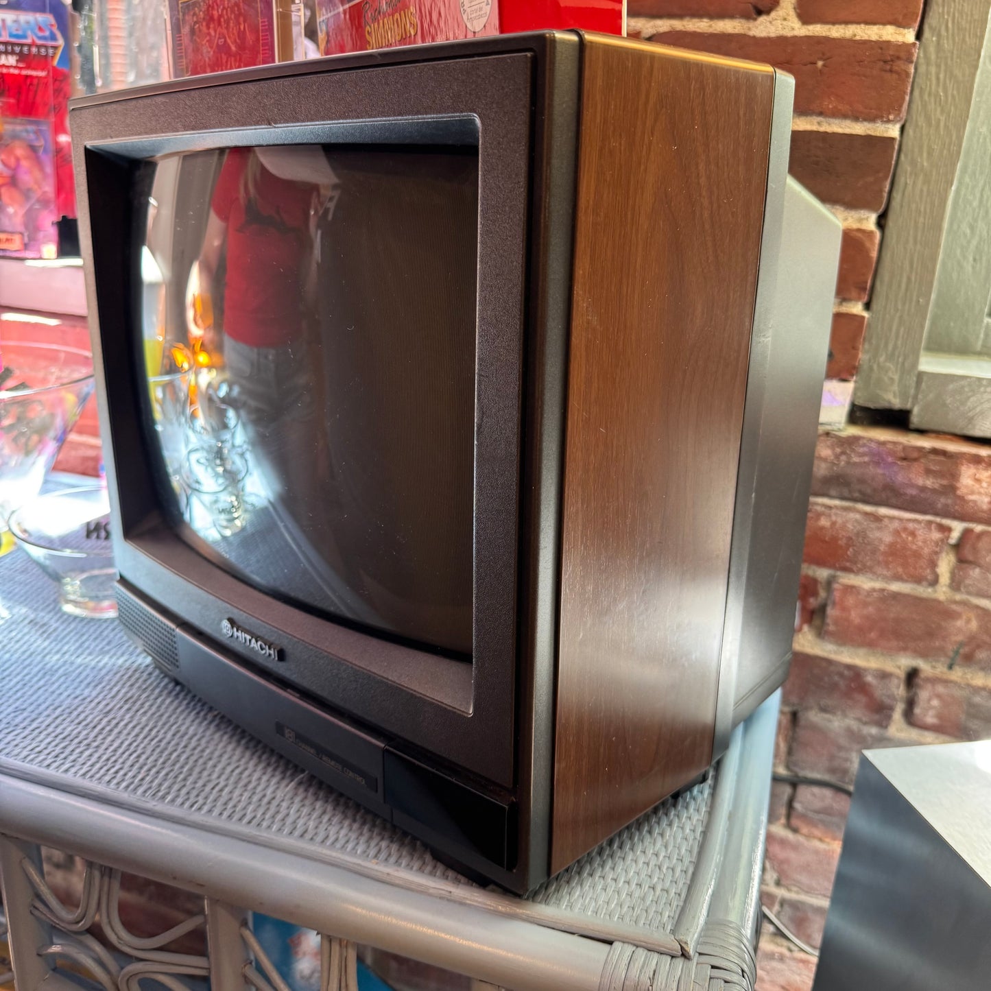 Title: Vintage Hitachi 14" Woodgrain CRT TV (Working Set)