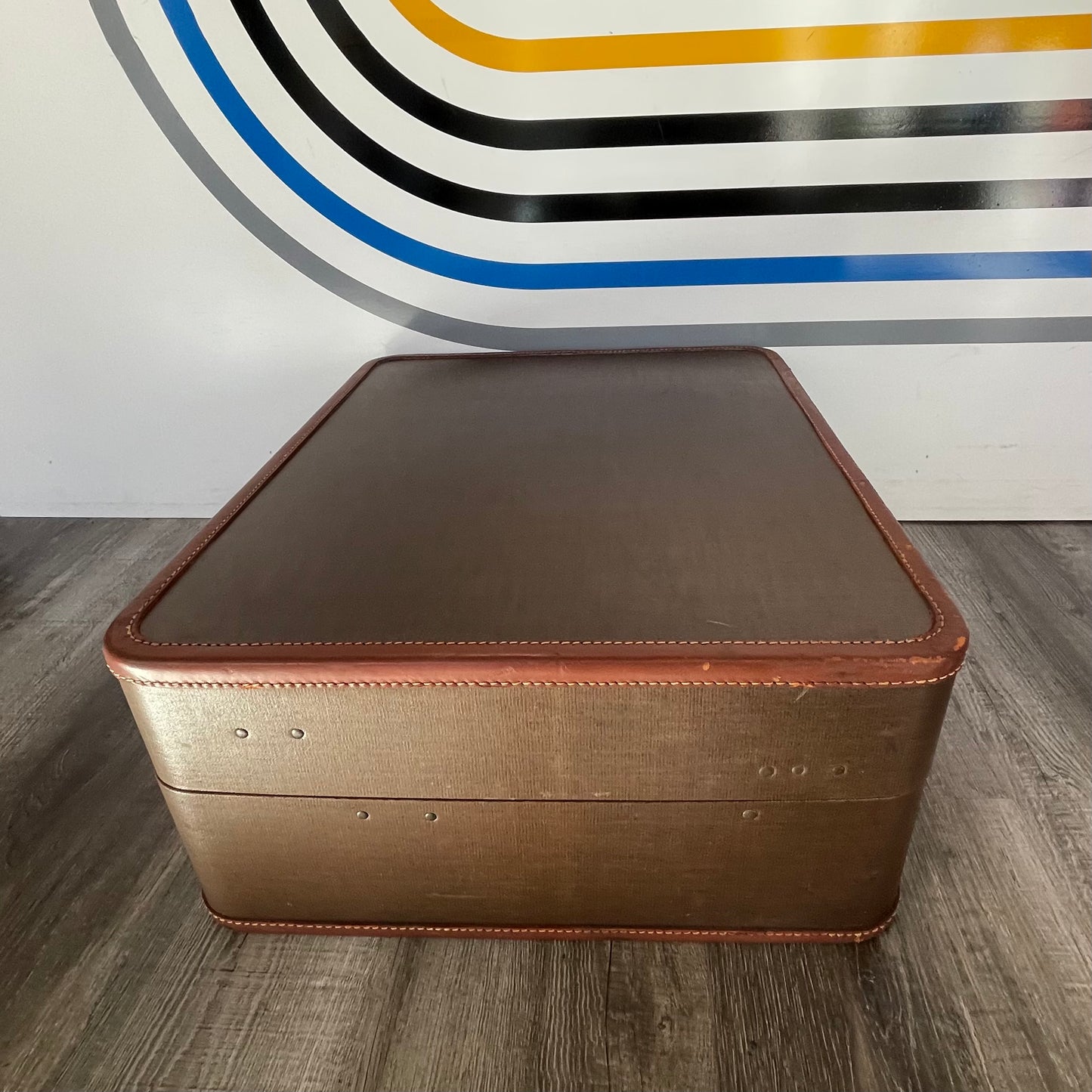 Oshkosh Orderly Traveling Suitcase