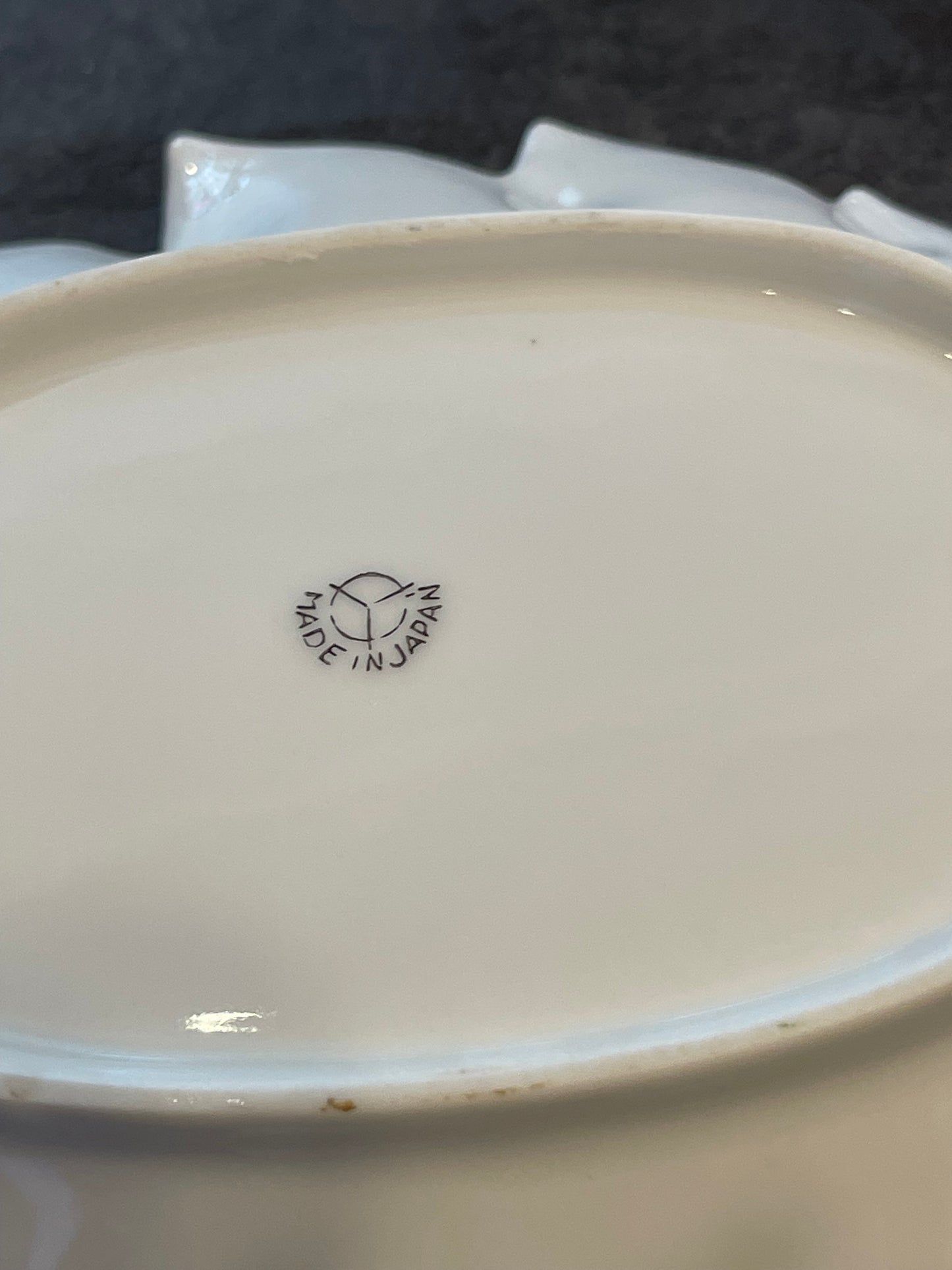 Set of 2 Leaf Shaped Trinket Dishes