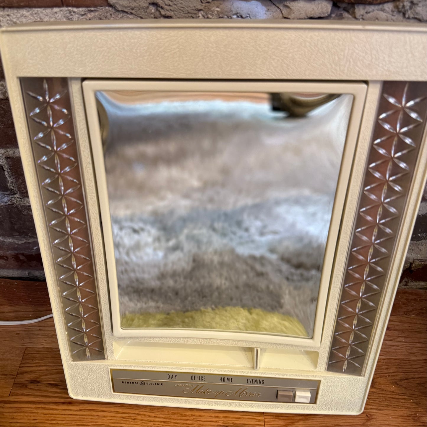 Vintage 1970s GE Lighted Makeup Mirror Working Retro Tabletop Vanity