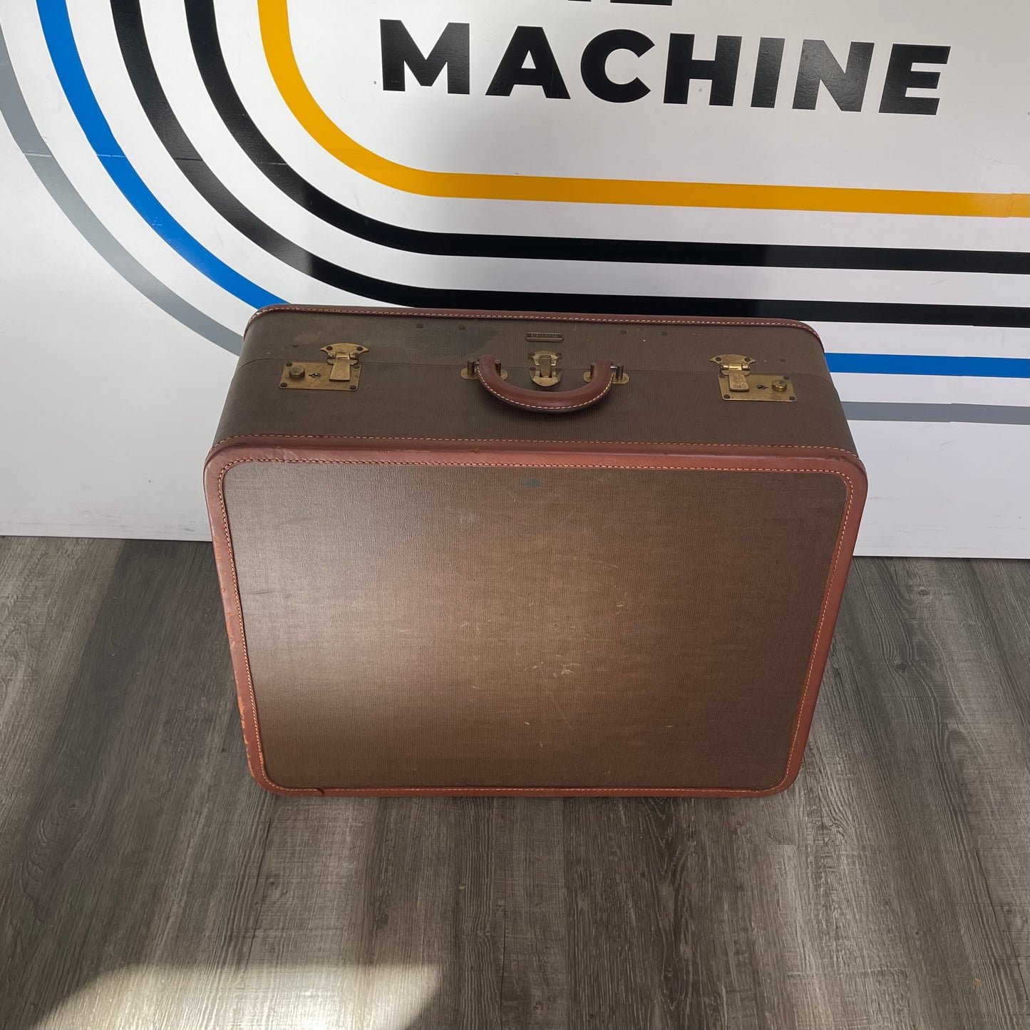 Oshkosh Orderly Traveling Suitcase