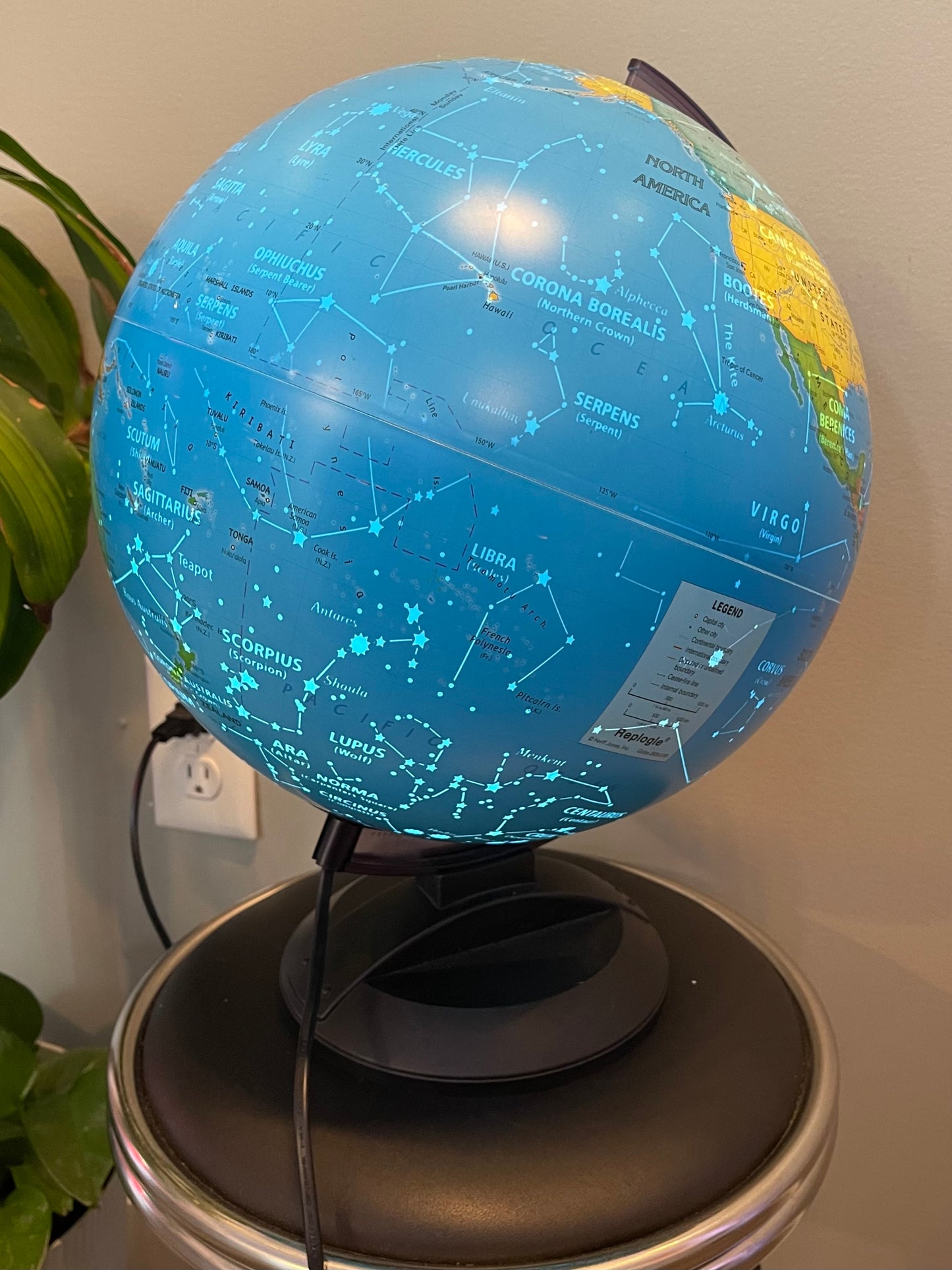 Toys R Us Light Up Globe