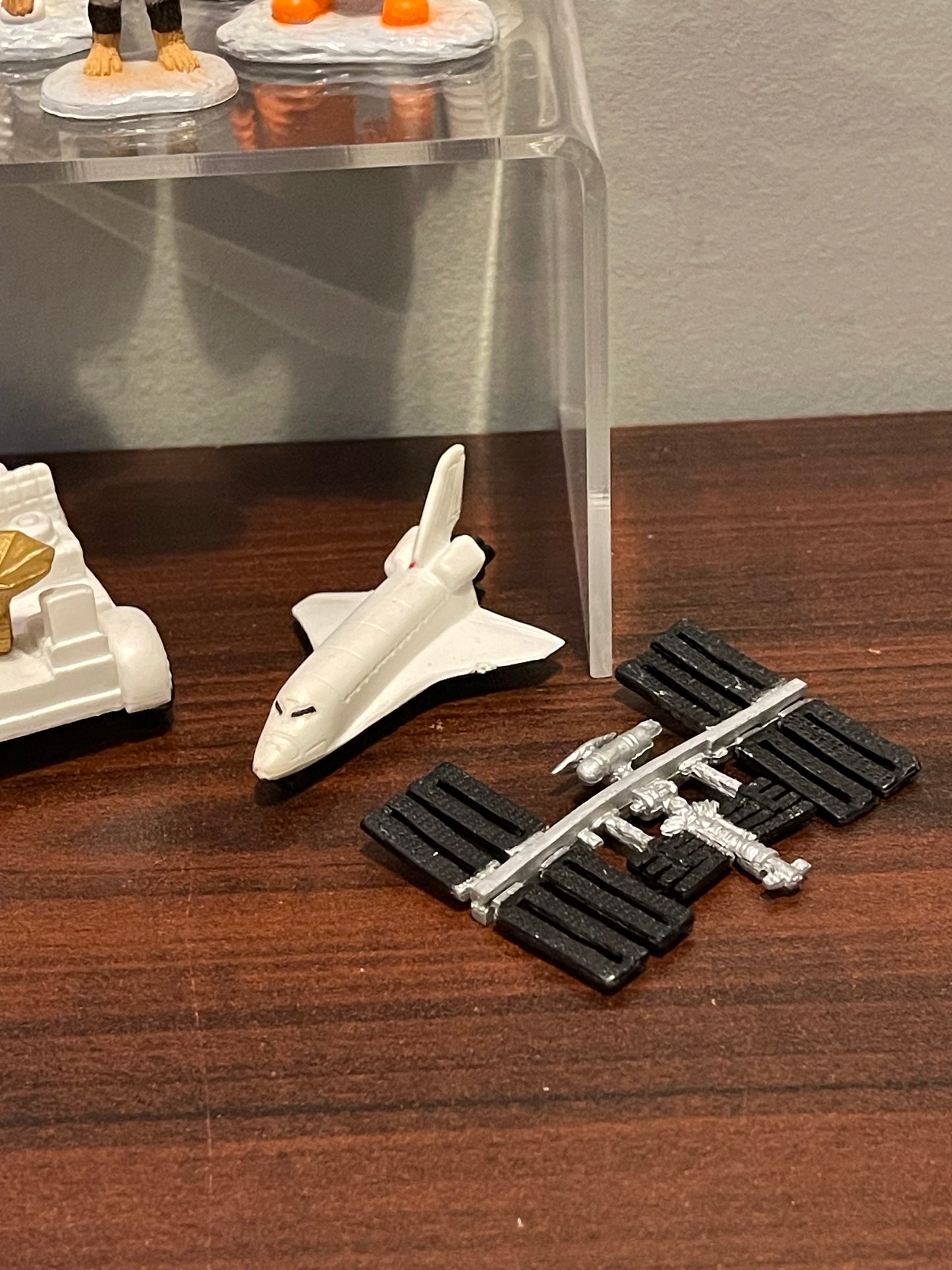 Set of 12 Safari LTD Spcae Toob Figures