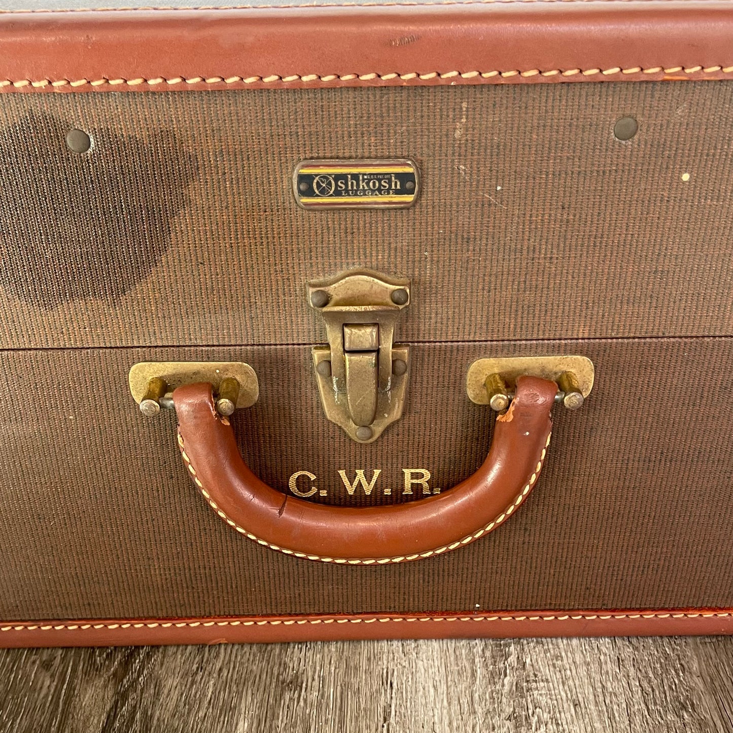 Oshkosh Orderly Traveling Suitcase