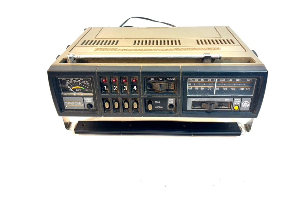 GE Searcher Radio