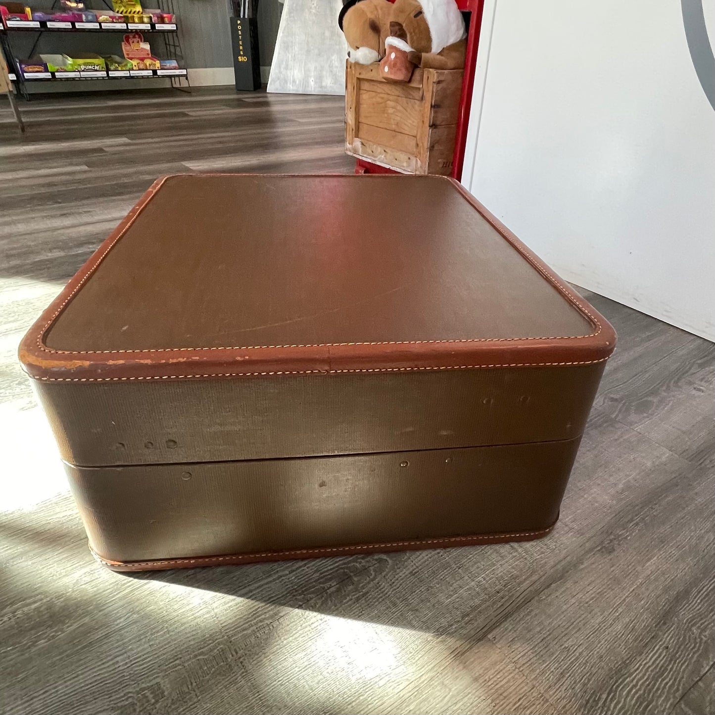 Oshkosh Orderly Traveling Suitcase