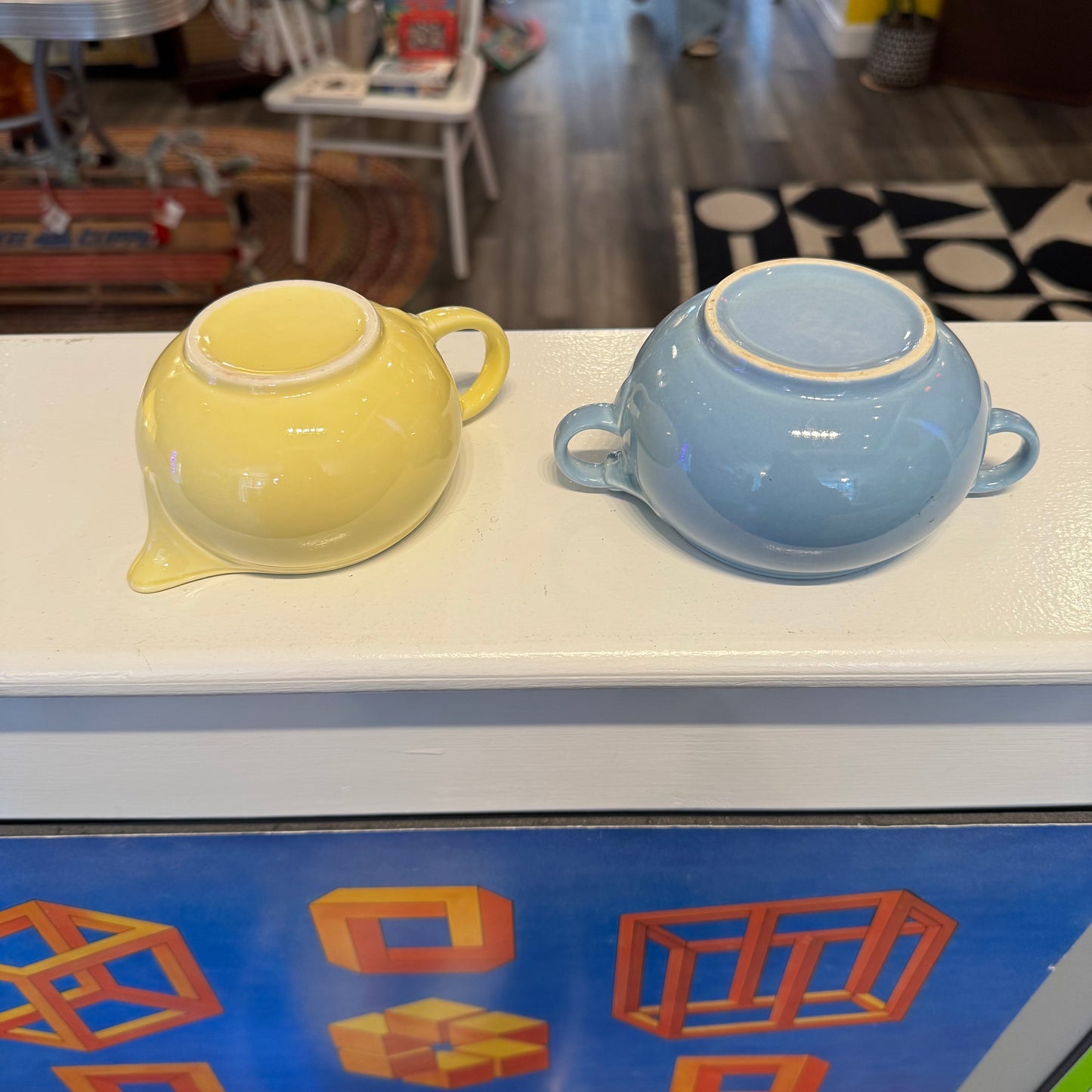 Lu-Ray Pastels creamer and sugar bowl (missing lid). Persian Cream and Windsor Blue.