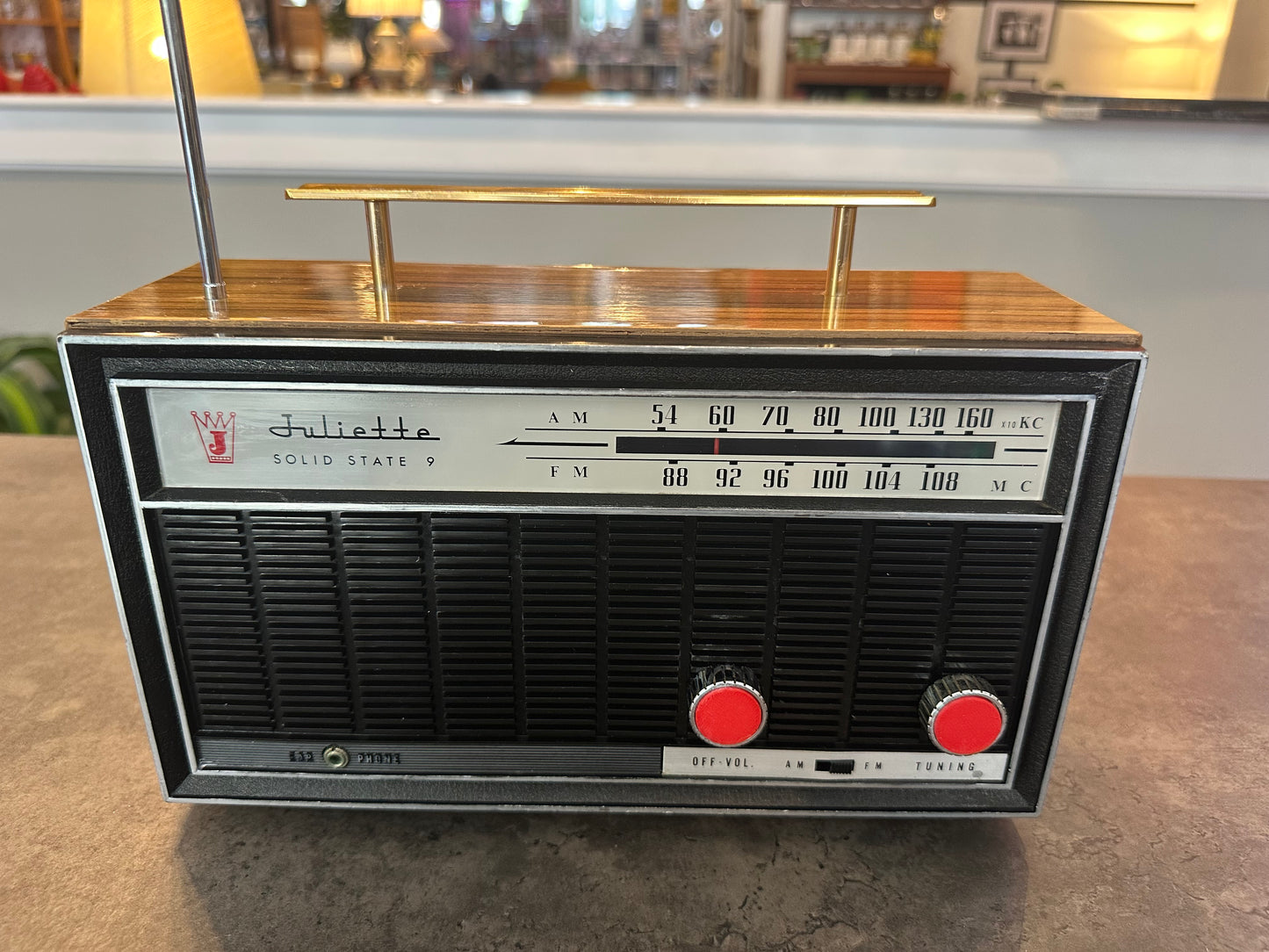 Juliette Solid State 9 AM/FM Radio