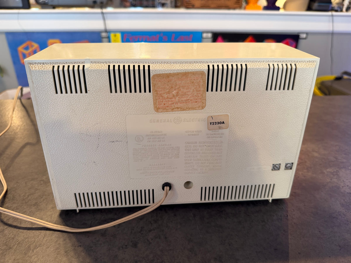 General Electric "GE" Tabletop AM/FM Radio T-2230A