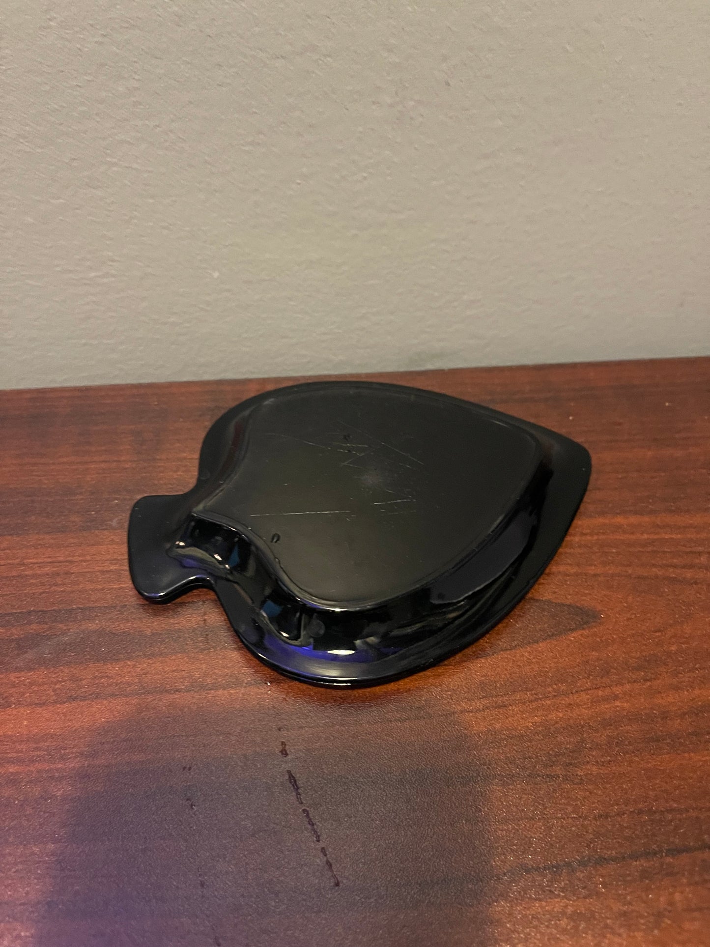 Black Glass Spade Dish
