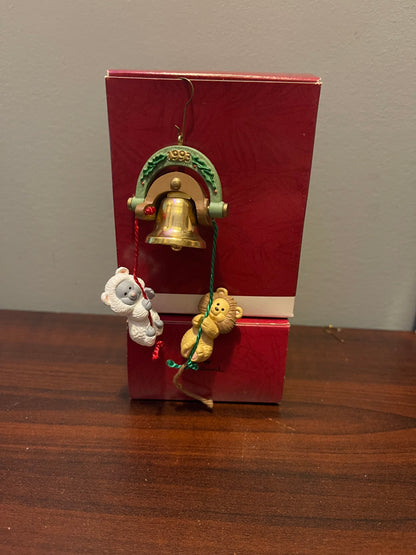 Hallmark 1993 Curly n' Kingly Ornament