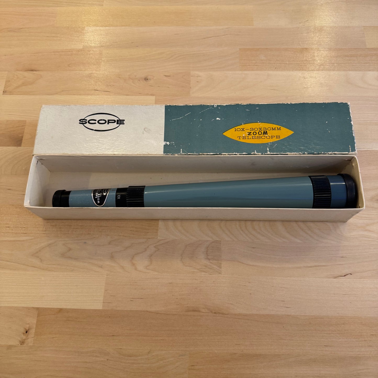 Scope 10-30X Zoom 30mm Refractor Telescope with Original Box