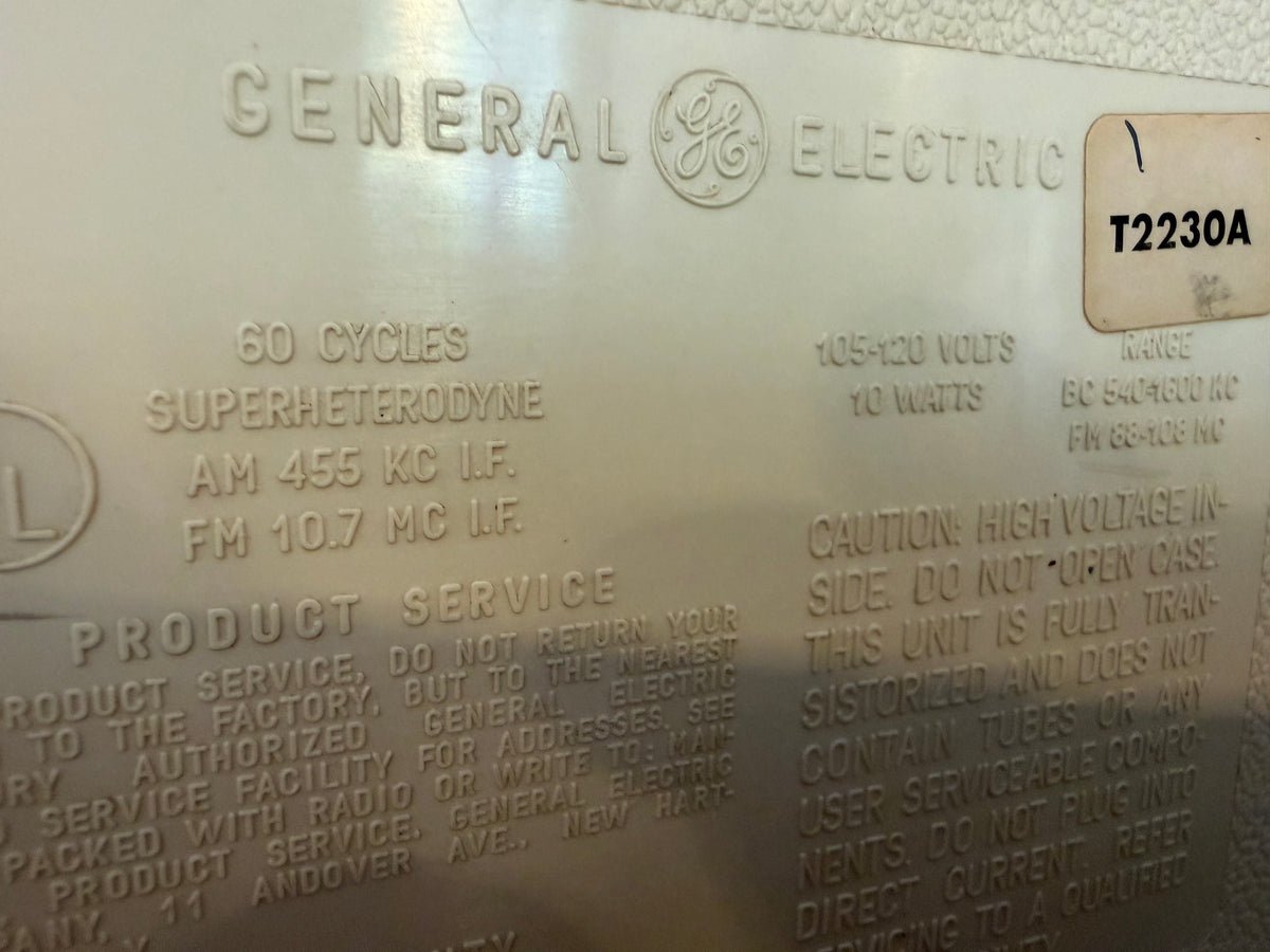 General Electric "GE" Tabletop AM/FM Radio T-2230A