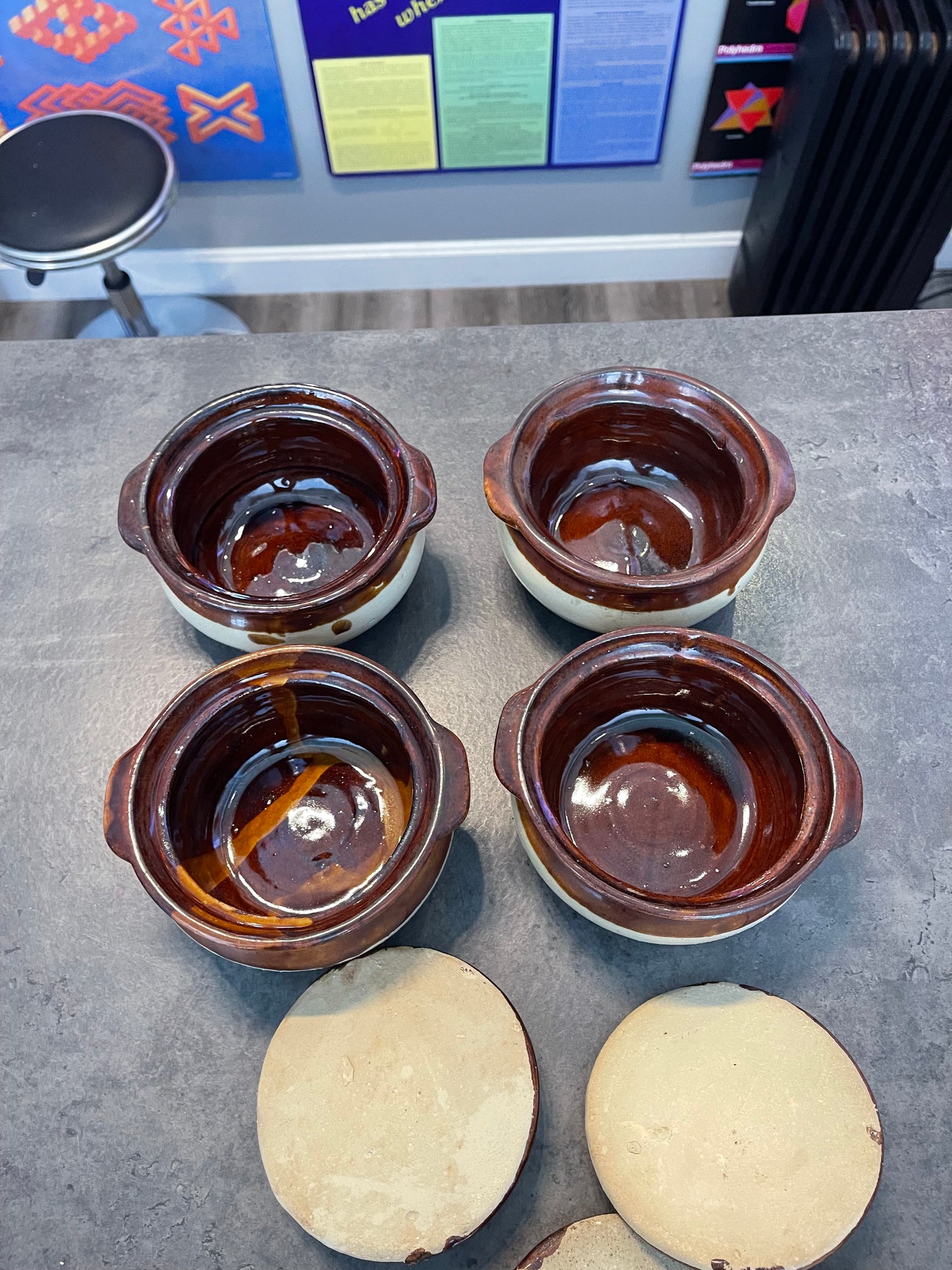 Robinson Ransbottom Bean Pot and 4 Crocks