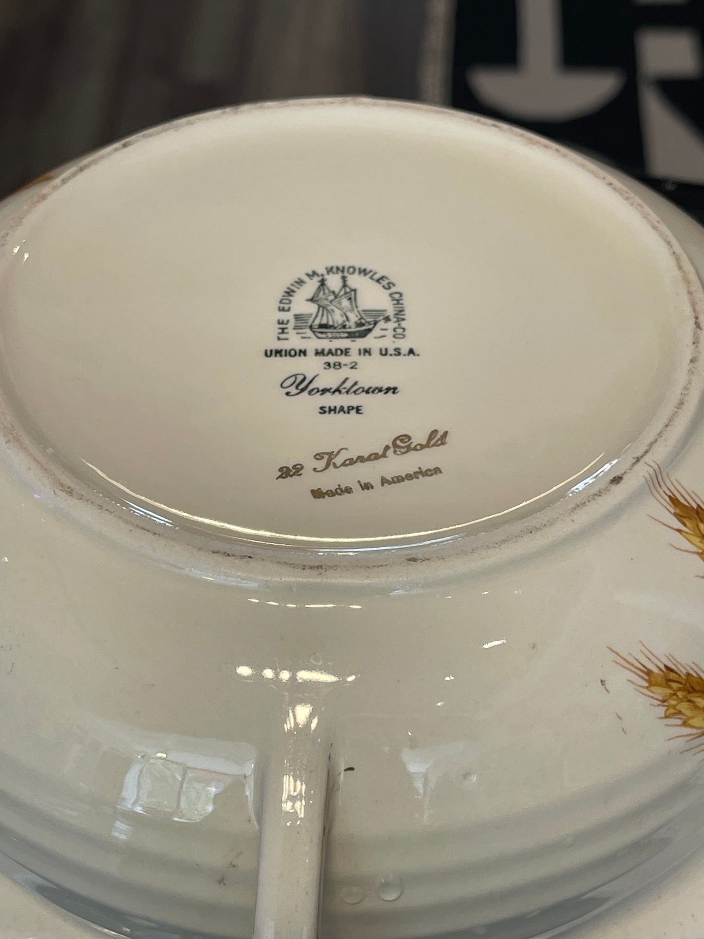 Edwin Knowles Yorktown Golden Wheat Covered Server