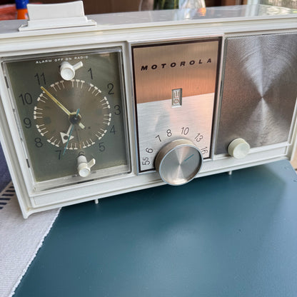 (Working) Motorola TC20 / TC21 series Alarm Clock AM Radio