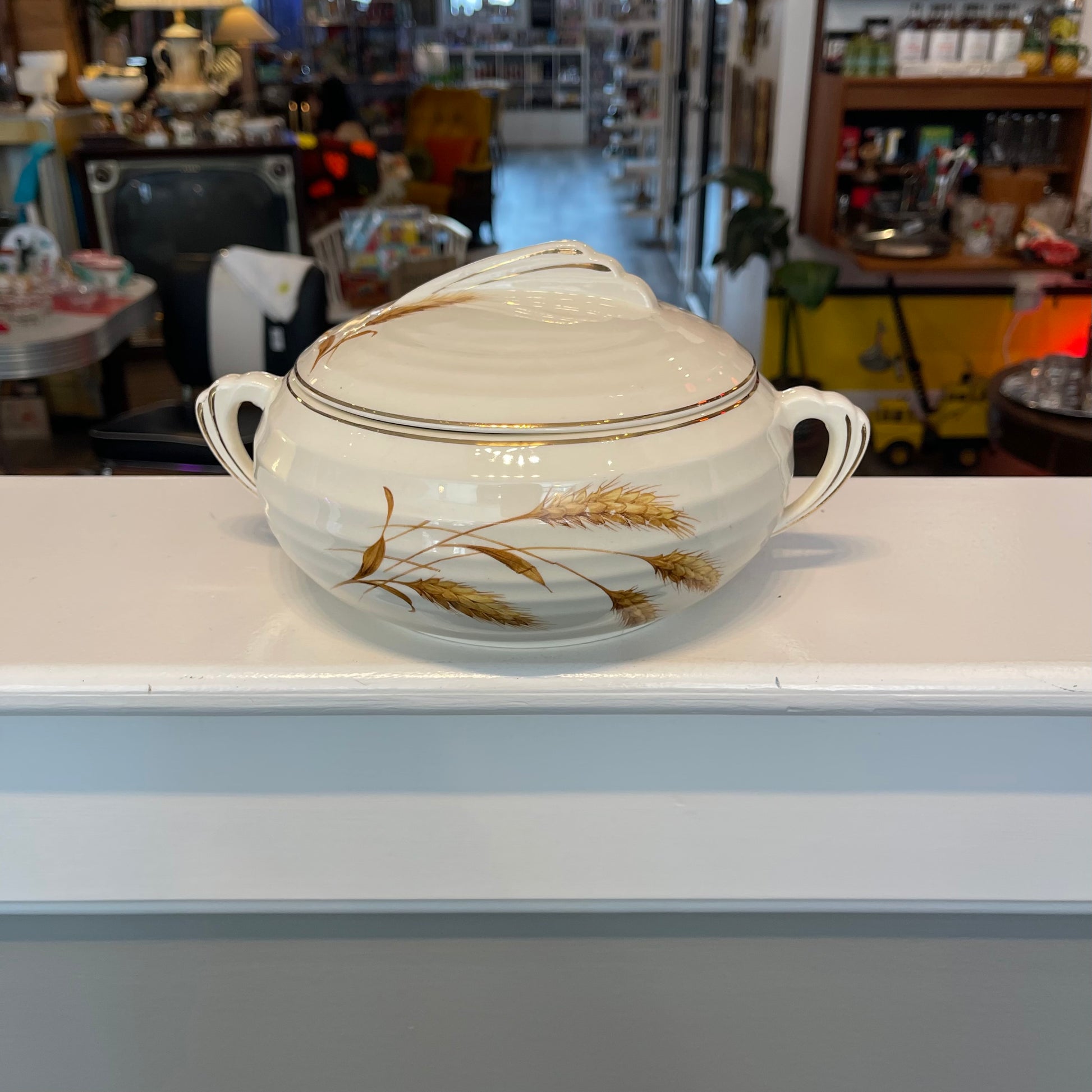 Edwin Knowles Yorktown Golden Wheat Covered Server