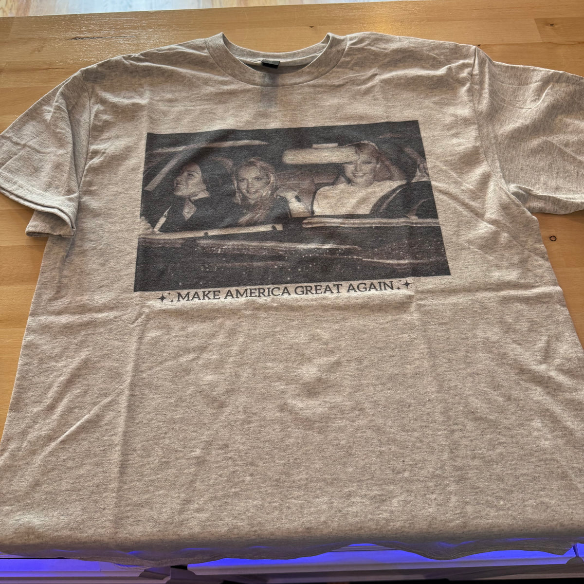 Lilo Brit Paris MAGA T-SHIRT