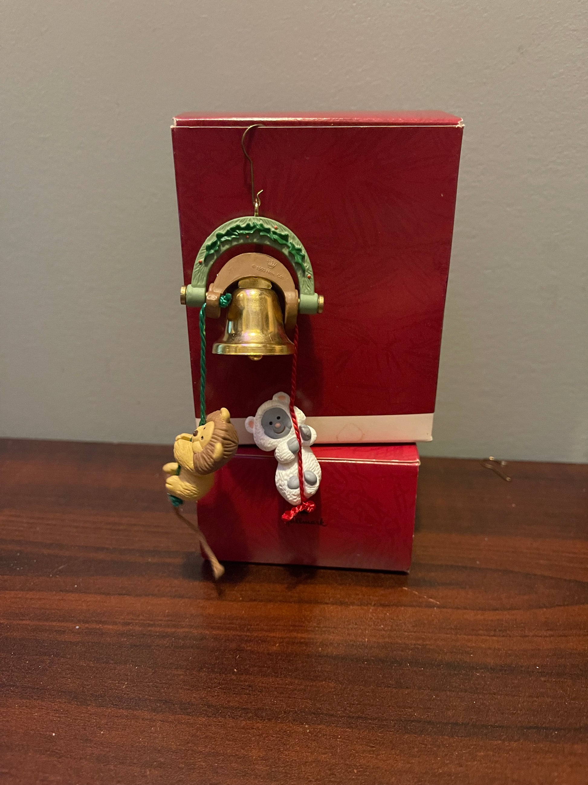 Hallmark 1993 Curly n' Kingly Ornament