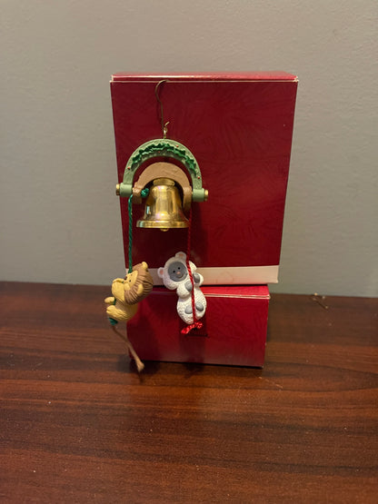 Hallmark 1993 Curly n' Kingly Ornament