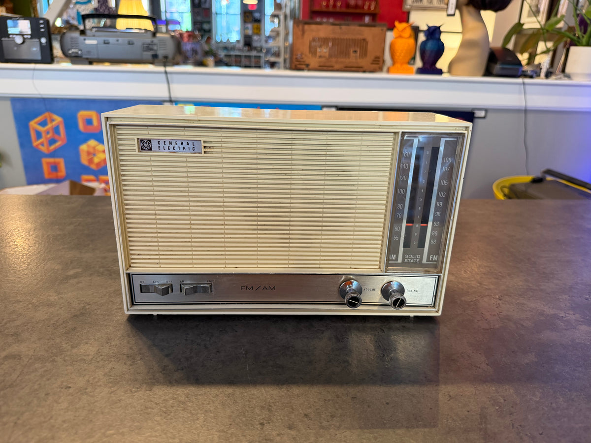General Electric "GE" Tabletop AM/FM Radio T-2230A