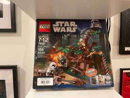 Lego Ewok Attack set 7956 SEALED.