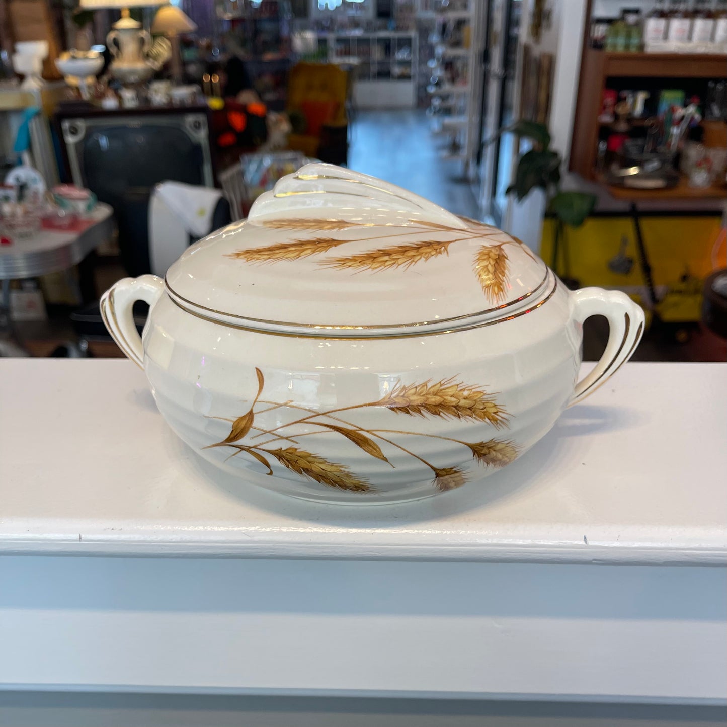 Edwin Knowles Yorktown Golden Wheat Covered Server