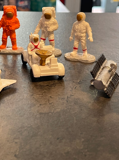 Set of 12 Safari LTD Spcae Toob Figures