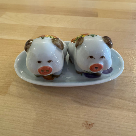 Two Little Piggies Salt and Pepper