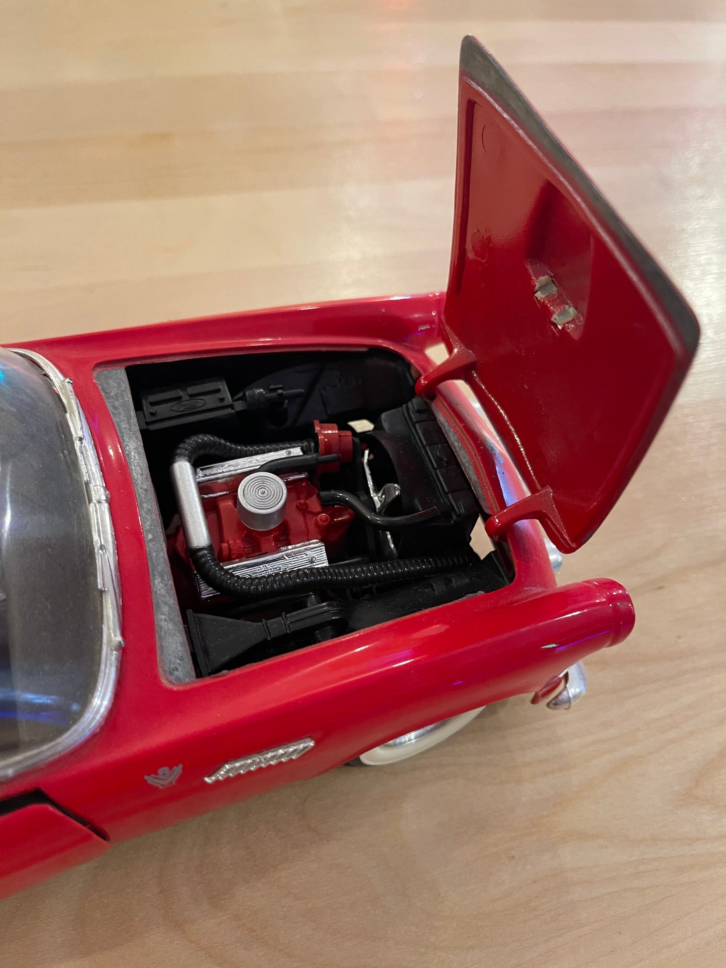 Road Legends 1:18 Scale 1955 Ford Thunderbird Convertible (Red) - No. 92068