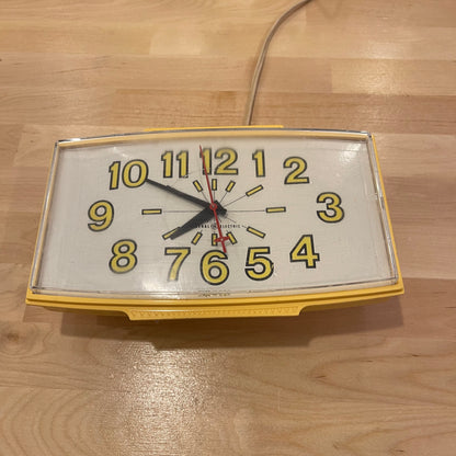 Yellow GE Clock (working)