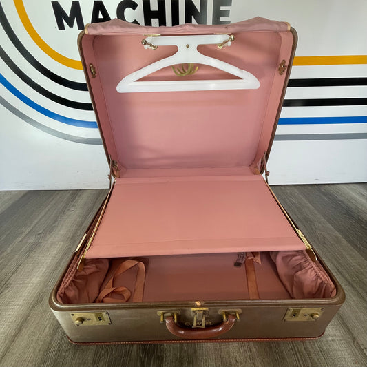 Oshkosh Orderly Traveling Suitcase