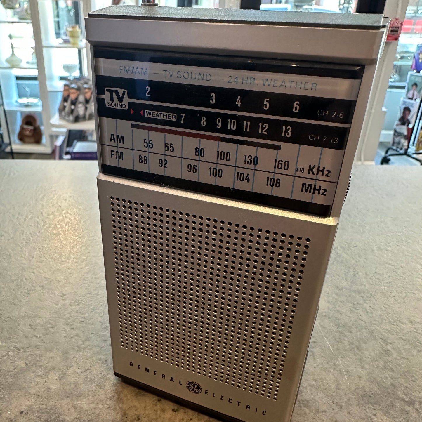 General Electric (GE) Transistor Radio AM/FM/Weather/TV