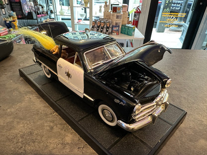 Die Cast 1949 Ford Coupe Police Car