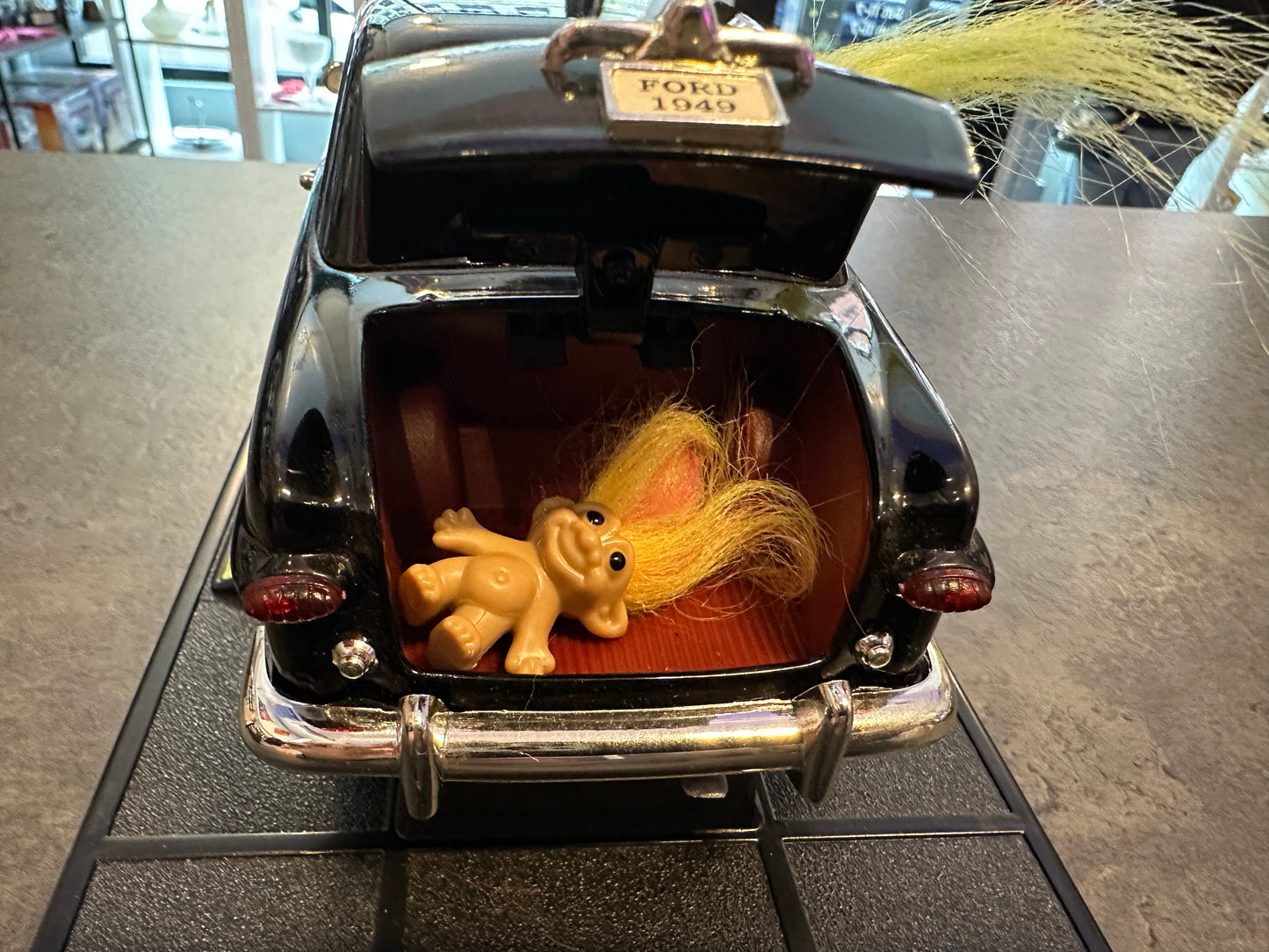 Die Cast 1949 Ford Coupe Police Car