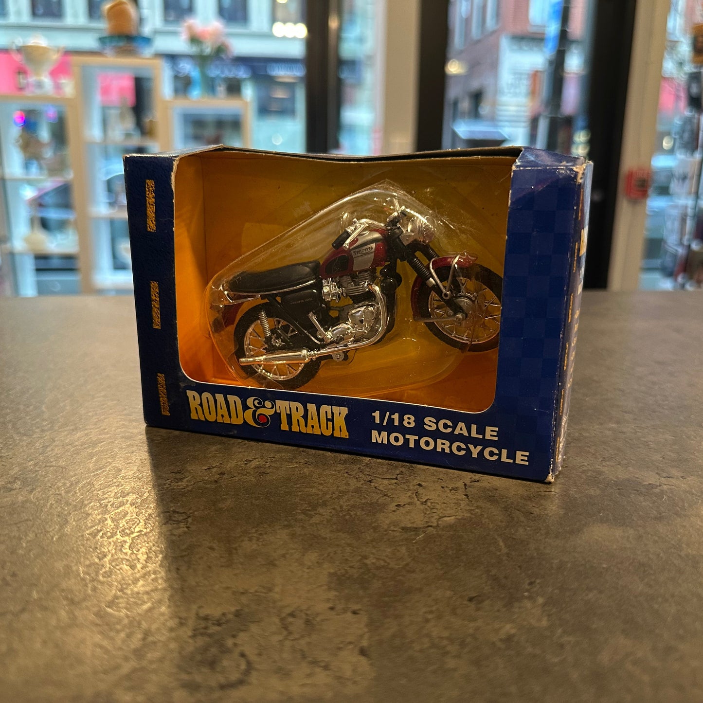 Road & Track 1/18 Scale Triumph Motorcycle