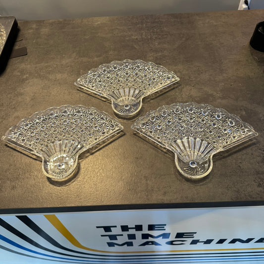 3- Piece Anchor Hocking Fan Shaped Daisy and Button Plate Set