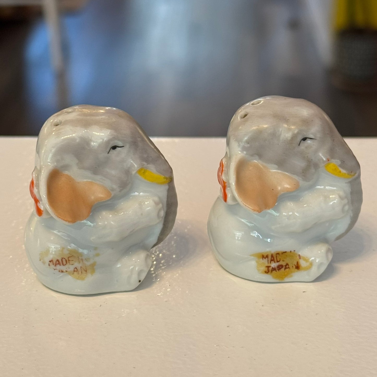 Elephants with Bows Salt and Pepper Shakers Vintage