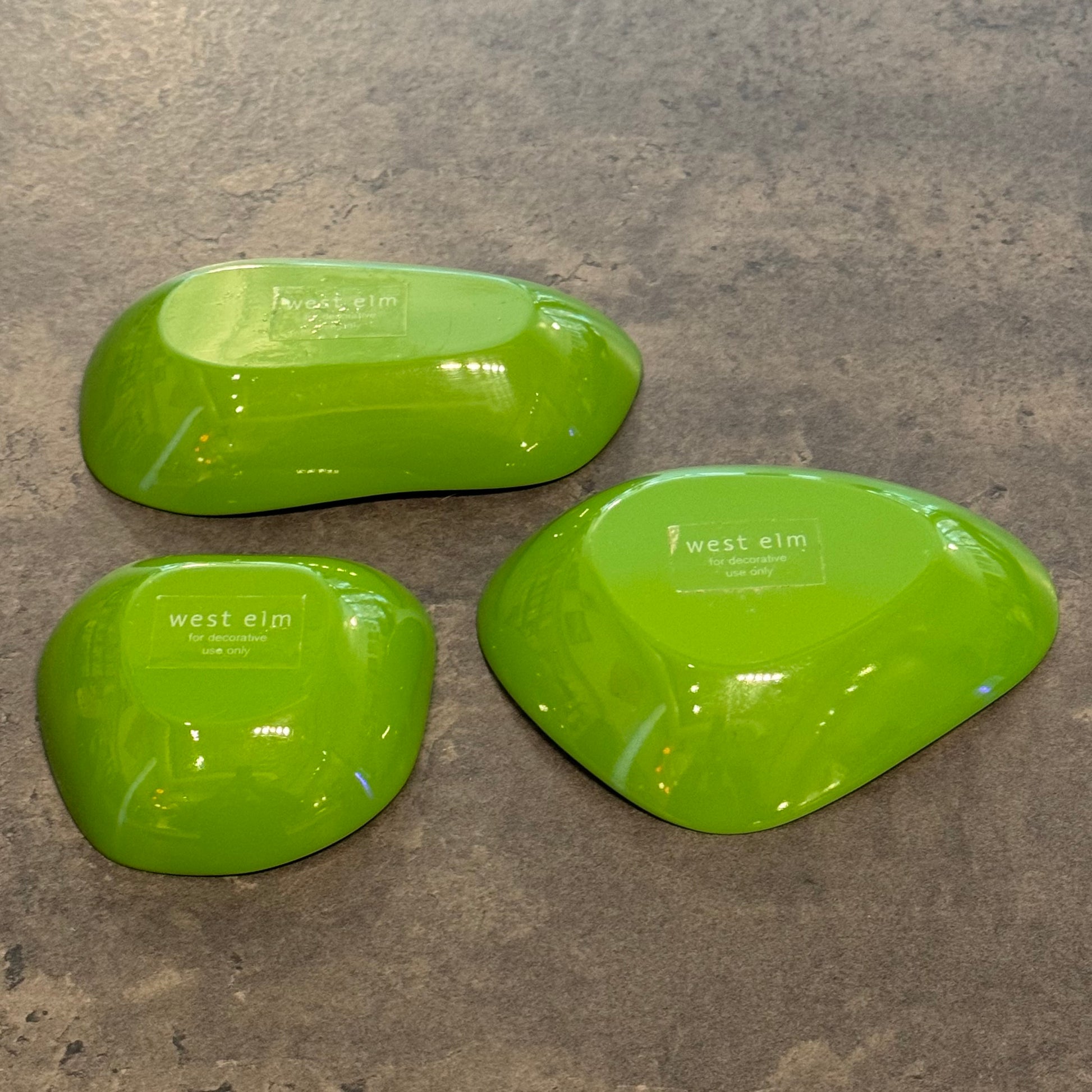 Set of 3 Green Plastic Retro Dishes