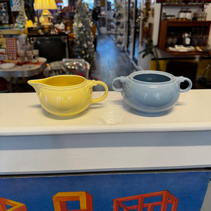 Lu-Ray Pastels creamer and sugar bowl (missing lid). Persian Cream and Windsor Blue.