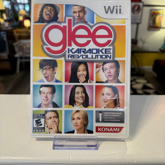 Wii Glee Karaoke Revolution w/Microphone Game