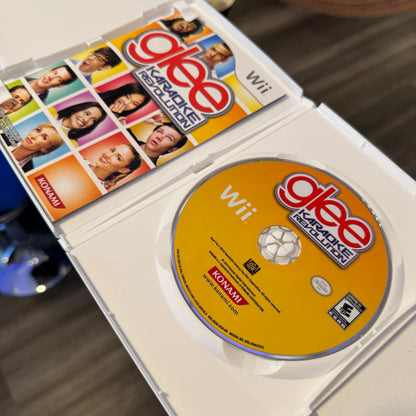 Wii Glee Karaoke Revolution w/Microphone Game