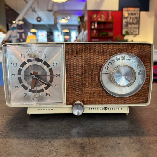 General Electric C1470-B Clock Radio (1965) Solid State AM (Working)