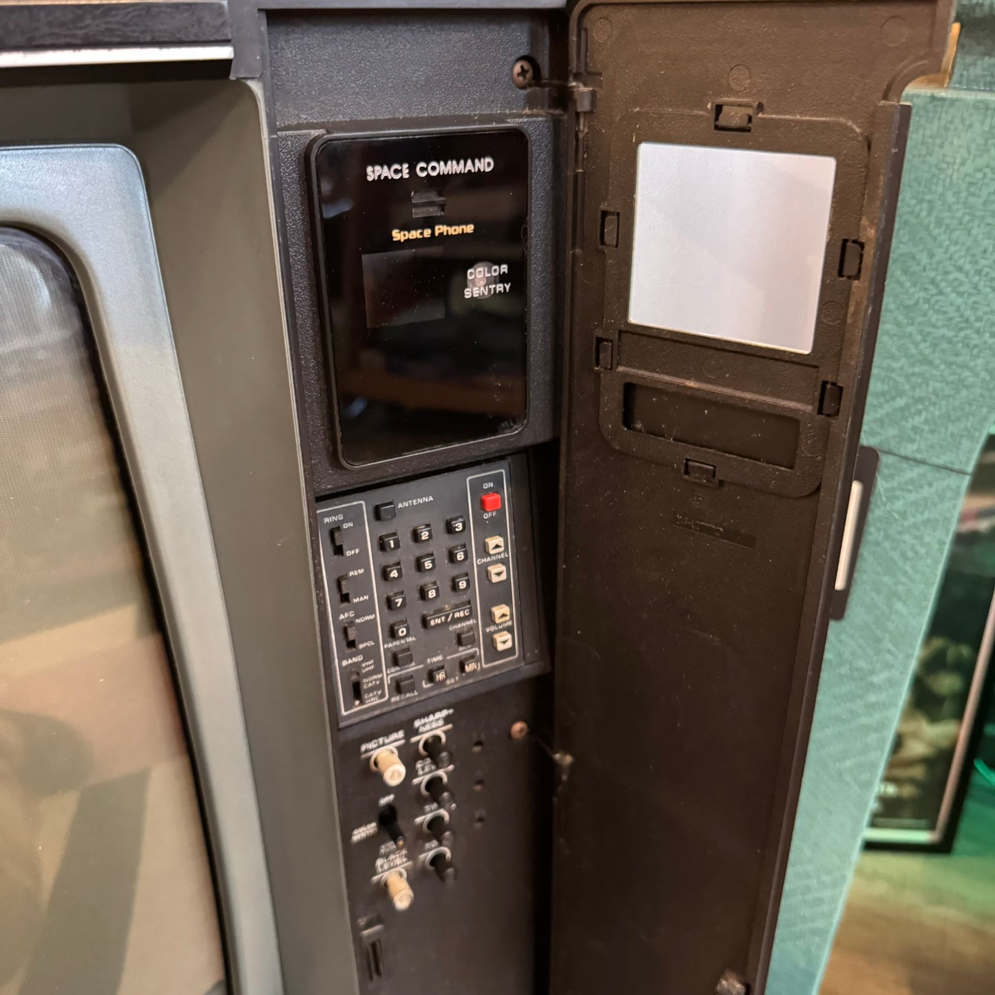 Zenith System 3 Space Command Console TV - Model SA2541X (Working)