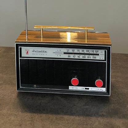Juliette Solid State 9 AM/FM Radio