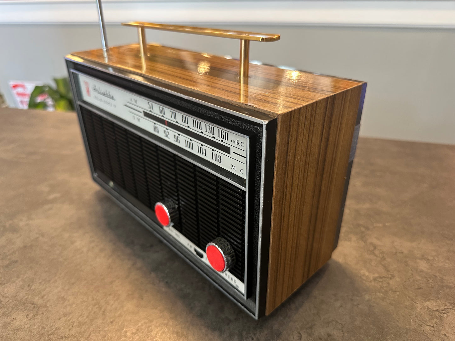Juliette Solid State 9 AM/FM Radio