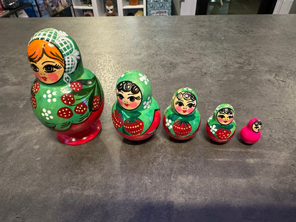 5 Piece Nesting Dolls Red
