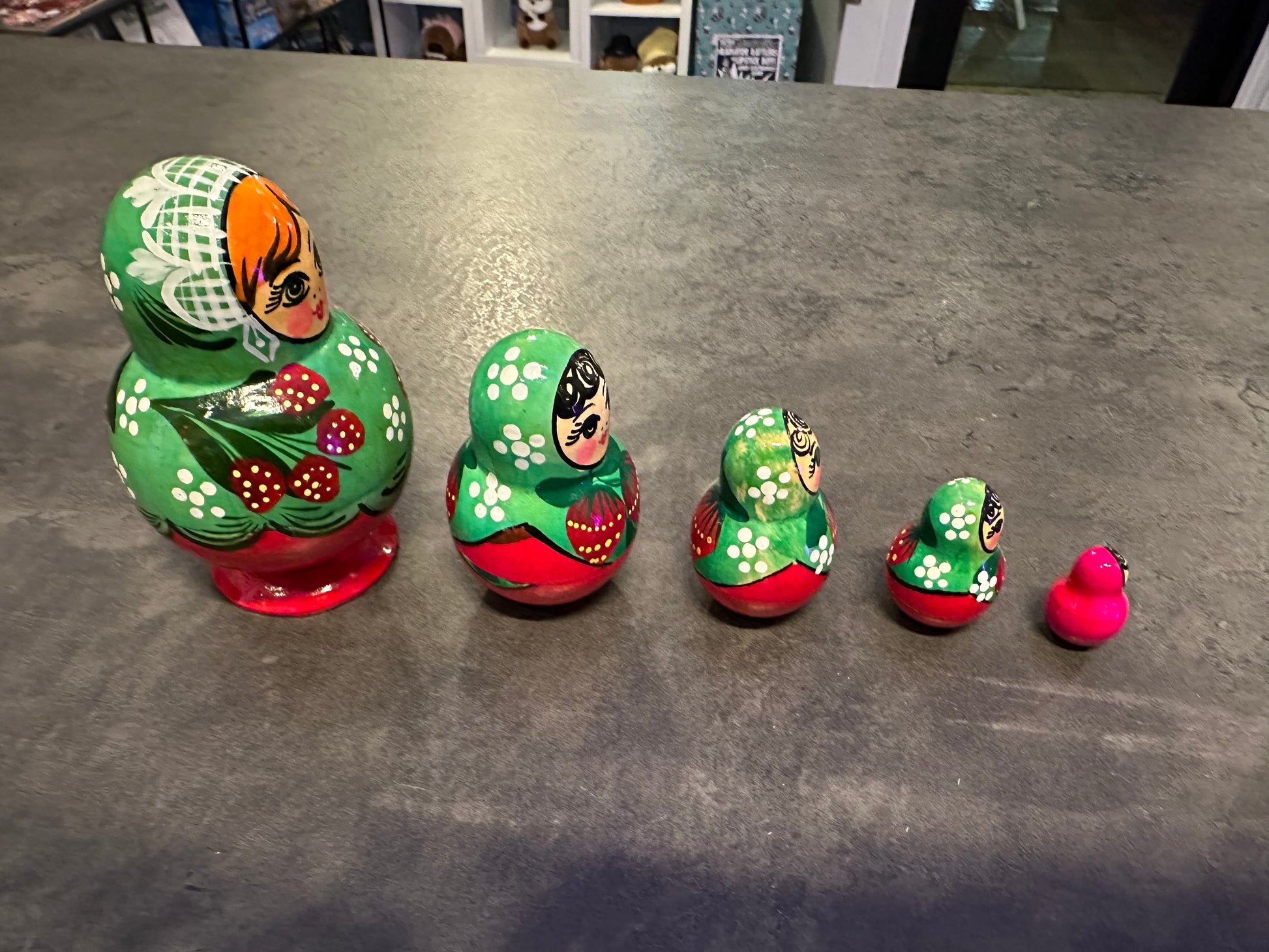 5 Piece Nesting Dolls Red