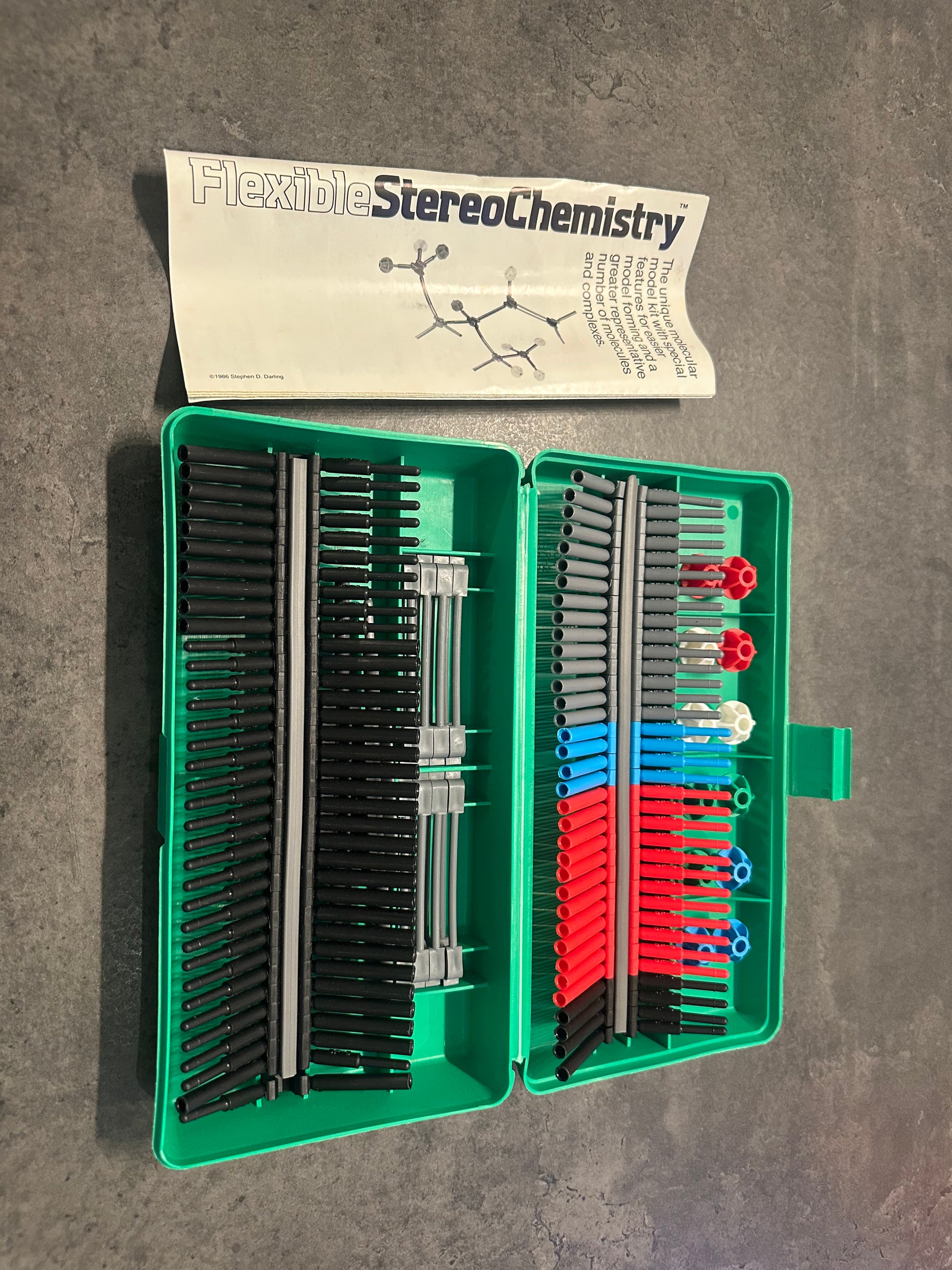 Flexible Stereo Chemistry Molecular Model Kit