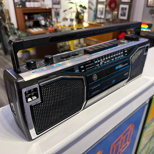 GE Vintage AM/FM Cassette Player
